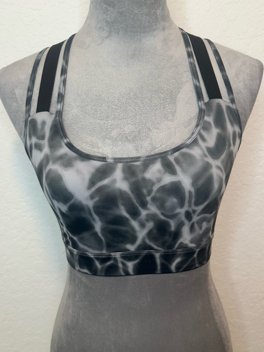 Victoria’s Secret Sport Longline Sports Bra Strappy Back Gray Marble Print - Picture 2 of 4